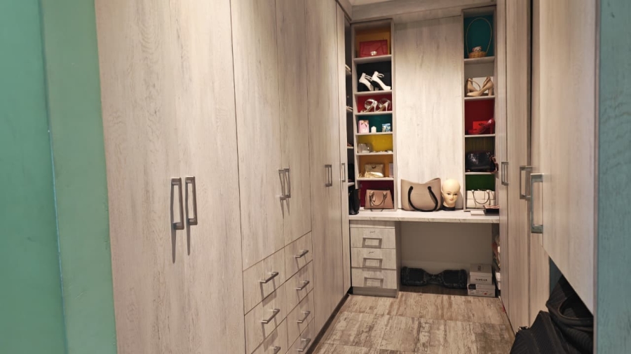 6 Bedroom Property for Sale in Cashan North West